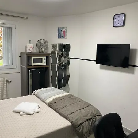 Guest house Zola 2 *